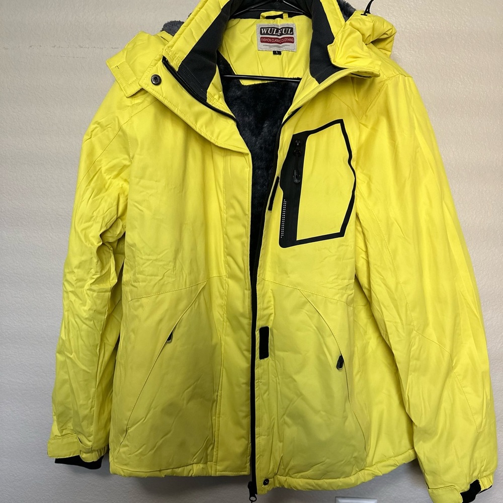 ❄️ NEVER WORN! Yellow Waterproof Ski Jacket 💛